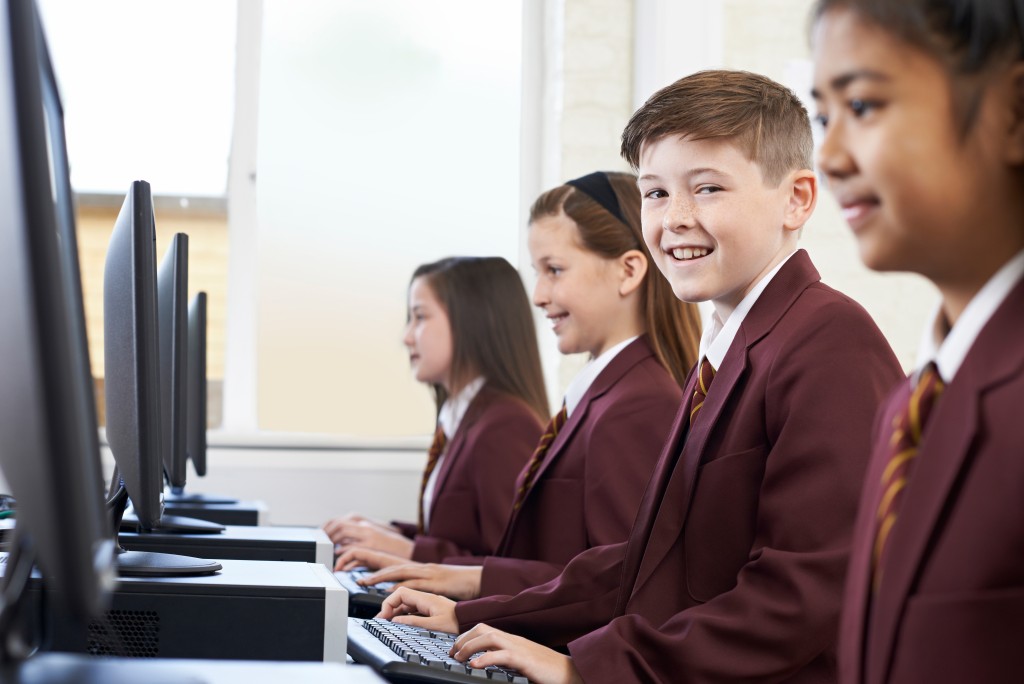 teens in computer class